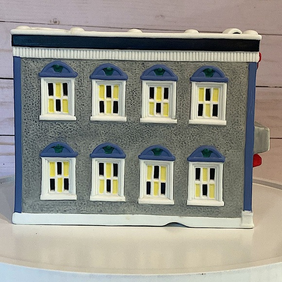 COCA COLA - Village Bus Station - Town Square Collection - Picture 4 of 12